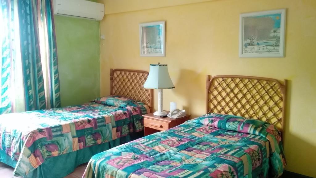 Doctors Cave Beach Hotel Бухта Монтего Экстерьер фото